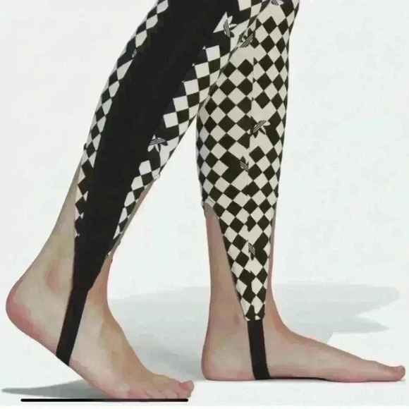 ADIDAS | Women's Off-White/Black Checkered Ski Chic Stirrup Leggings - Picture 4 of 9